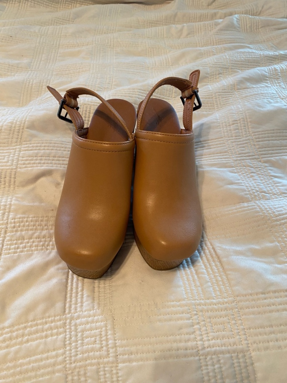 Universal Thread Tan Slingback Clog Mules